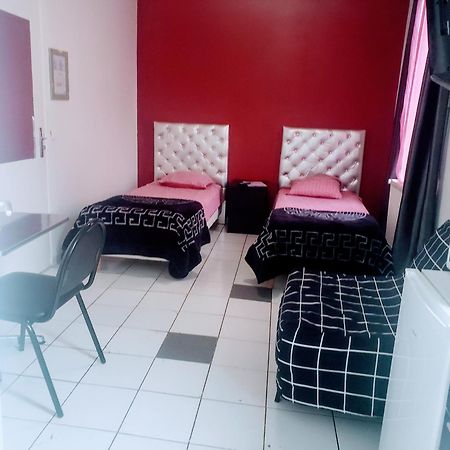 Le Cedre Hotel Saint-Denis  Buitenkant foto